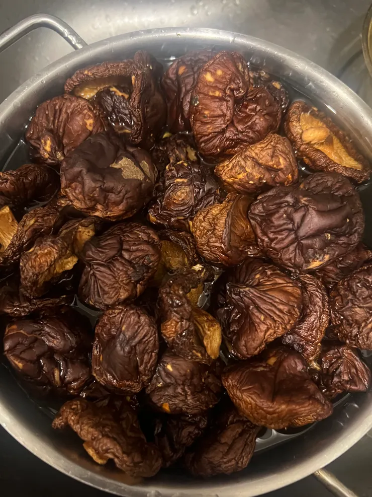 香菇洗淨後泡軟