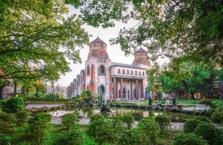 位於新北淡水的真理大學今天表示，今年的大一新生入學，第一年免繳宿舍費，只要達到第一學年的總成績標準，第二學年的住宿費將由學校補助。圖截自真理大學臉書