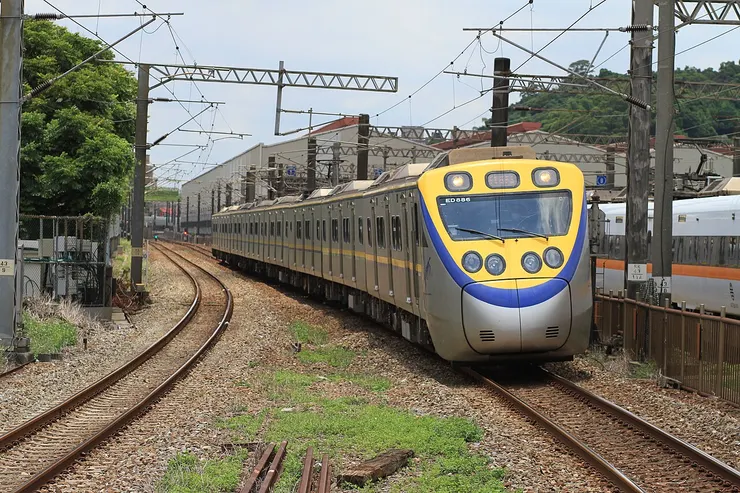 增備車南樹林進站 圖片來源:維基百科