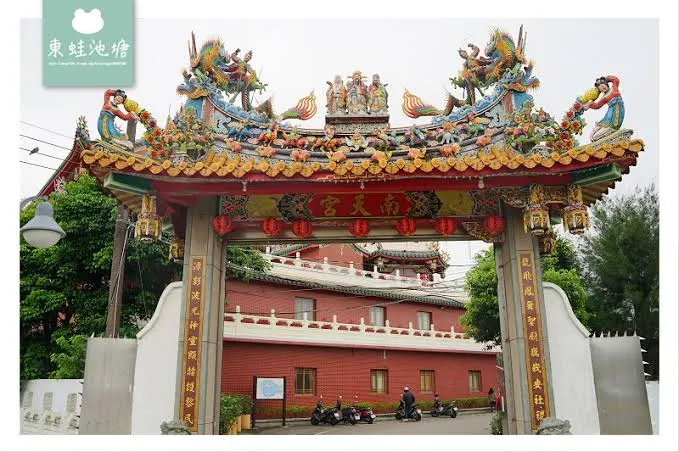 牌樓上的交趾陶工藝（圖片截圖於網路）