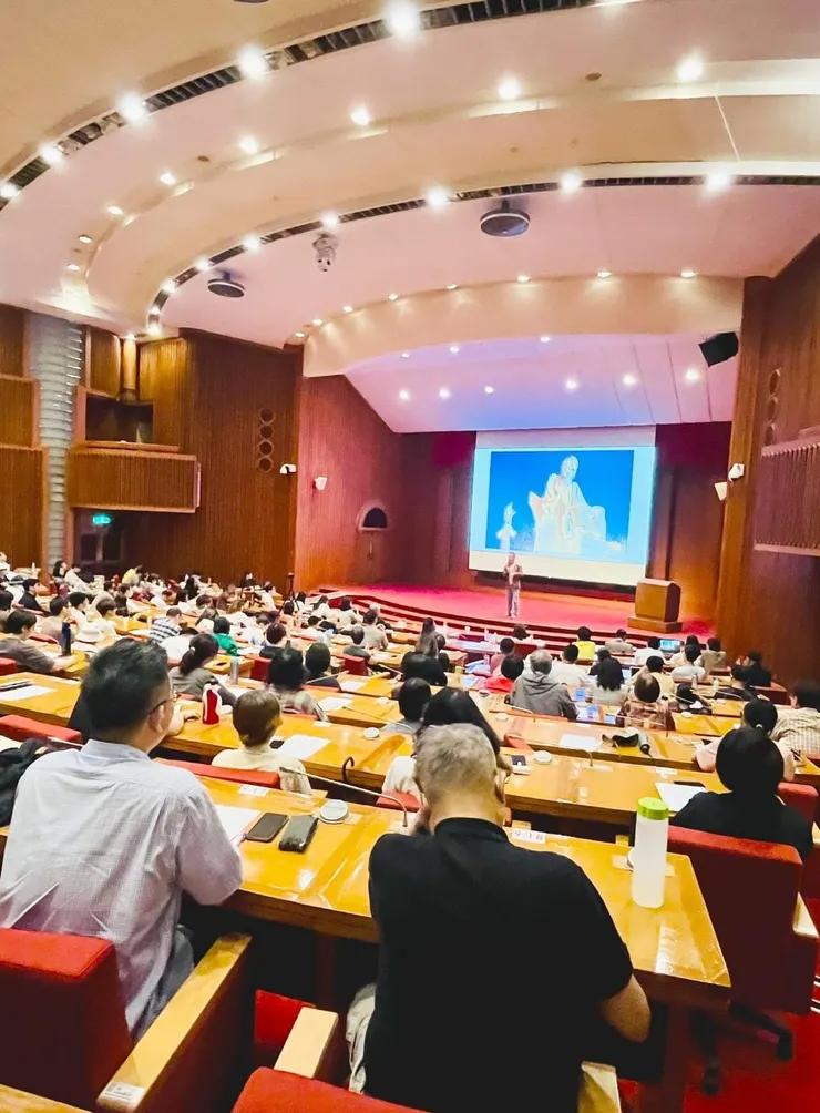 紀老師正在講西方文明的哲學史