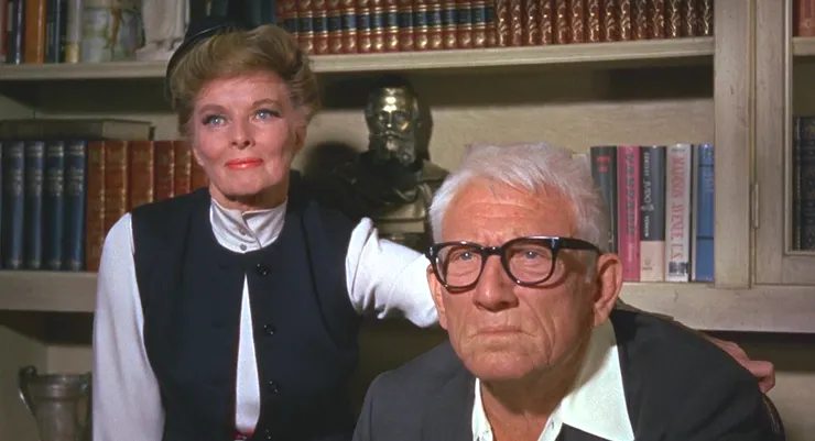 Christina聽到John的話，忍不住露出笑容