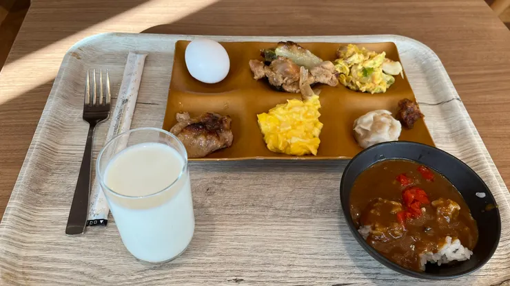 從第一盤的菜能看出料理是日西合璧。