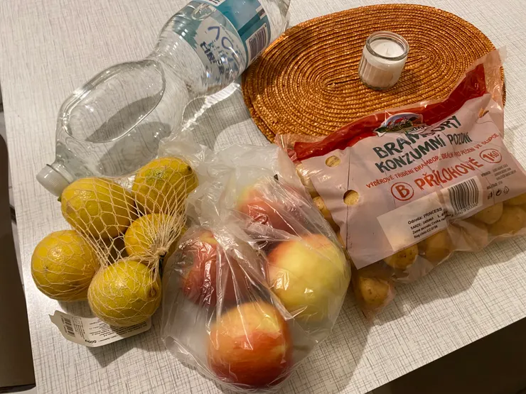 ▲簡單採買,明天擠檸檬水和烤馬鈴薯、蘋果當早餐~