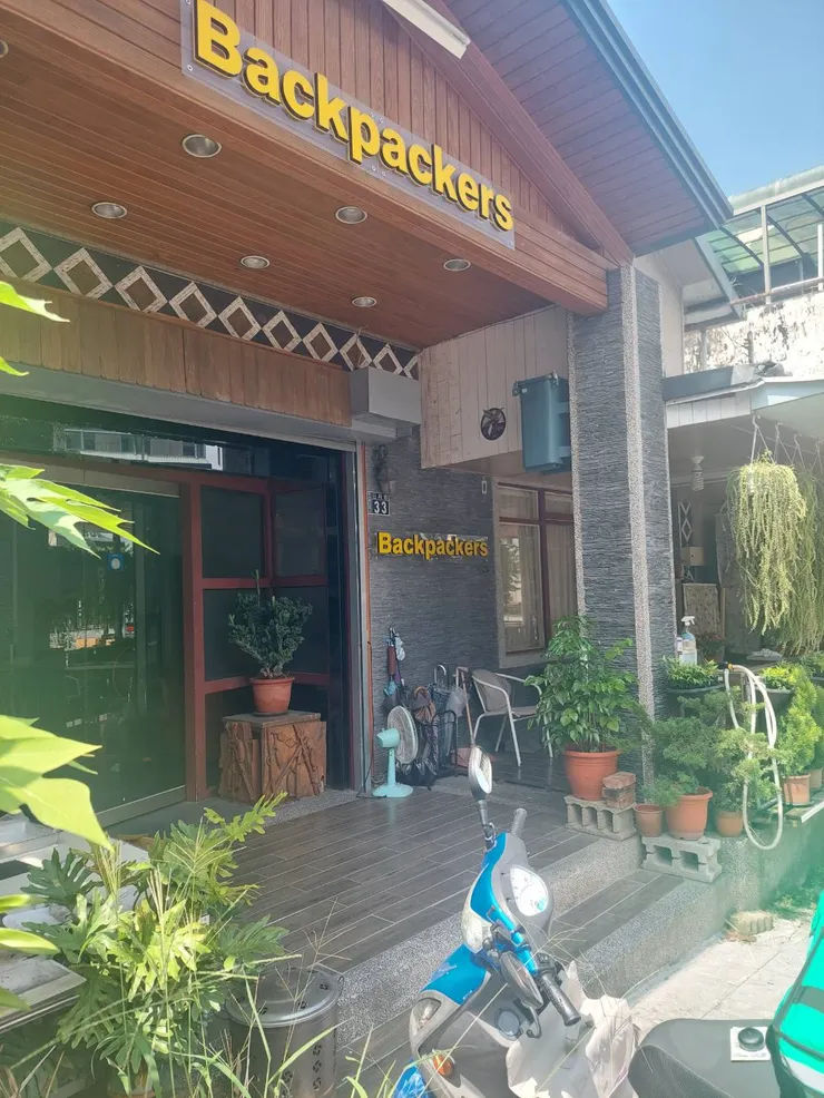 與旅店依依不捨的道別