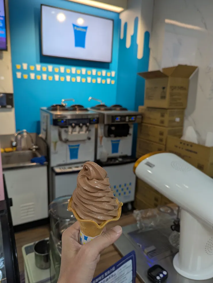 「炭燒咖啡 & 比利時巧克力」霜淇淋