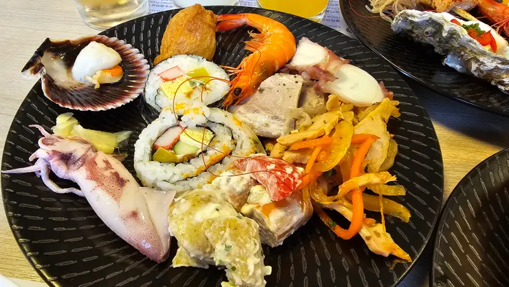 淡水將捷金鬱金香酒店的自助晚餐可以吃到許多新鮮海鮮!超讚!