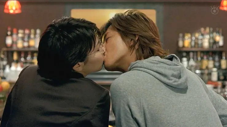 2007年《HERO》電影版以久利生公平（木村拓哉）及雨宮舞子（松隆子）一吻結束，令不少戲迷感到滿足，沒想到多年後卻變成「被拆CP」