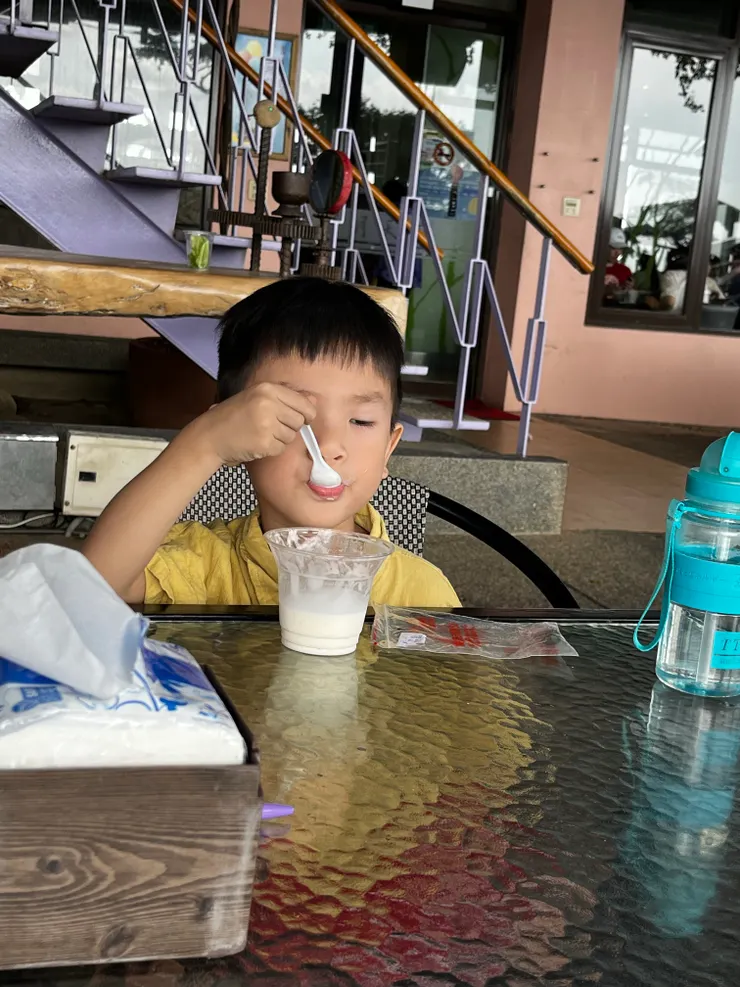 冰淇淋好吃，幾乎人手一杯