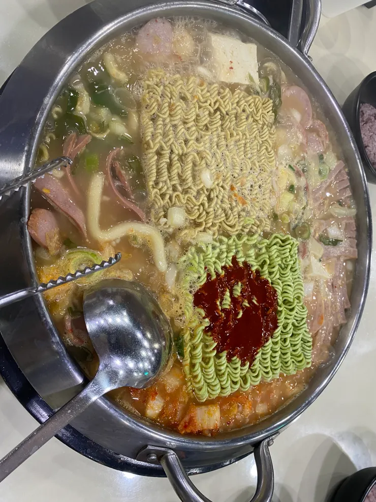 芝麻與海草的麵條，麵條可以吃到飽