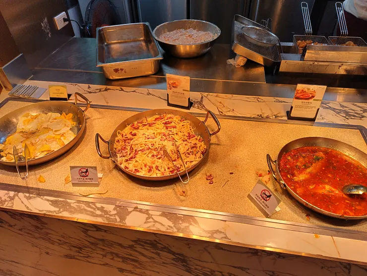 荷包蛋、煙蘊鴨賞奶油麵、原民剁椒魚