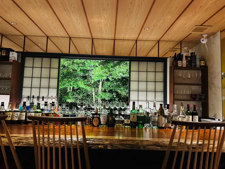 酒吧大窗台望出去的綠!!