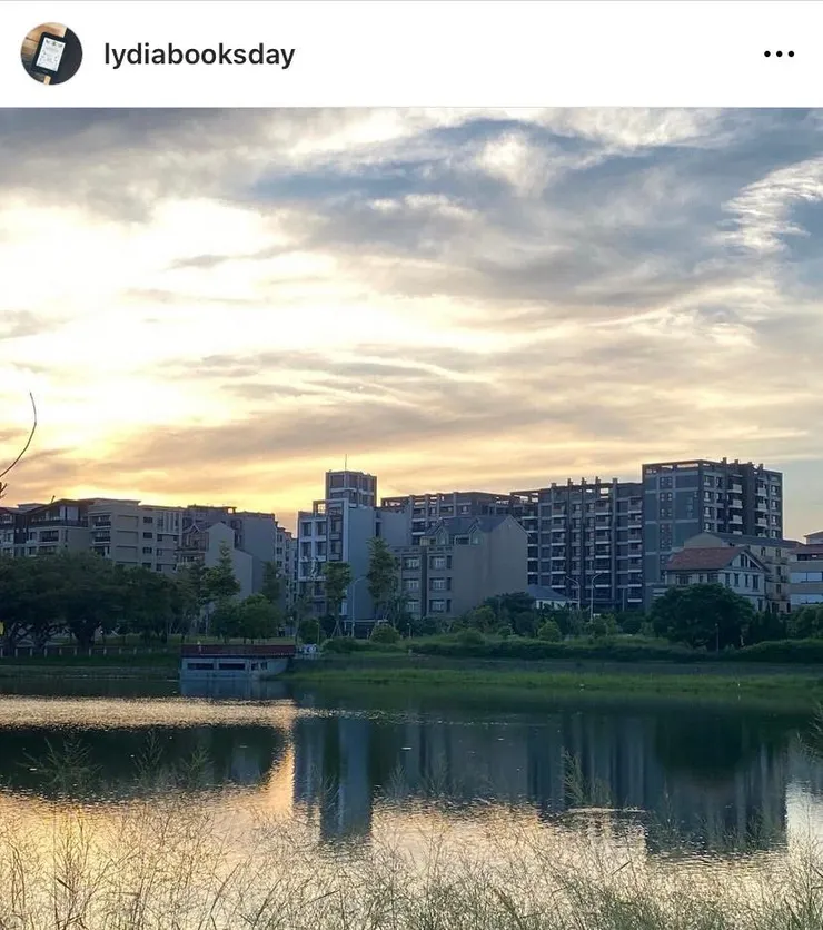 早上坐在公園旁，就這樣看著日出