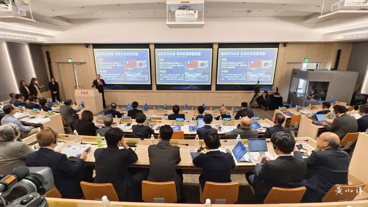 ▲第一屆台日全球半導體戰略合作夥伴暨創新創業論壇，台日學者共聚一堂熱烈研討。   （圖／陽明交大提供）