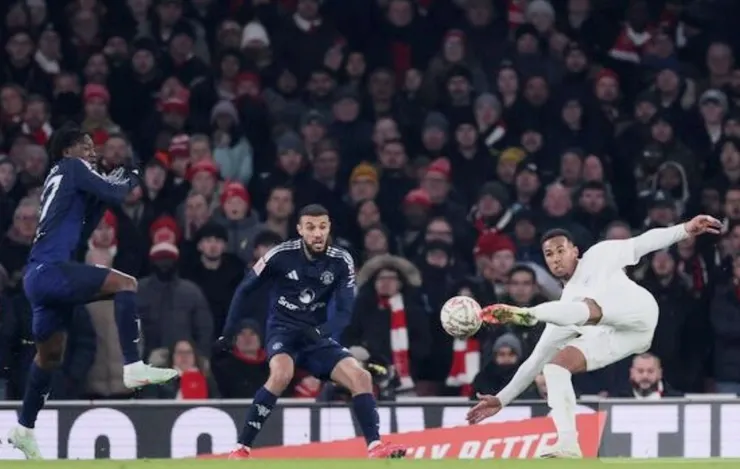 加比爾掛射入網助阿仙奴追和1:1