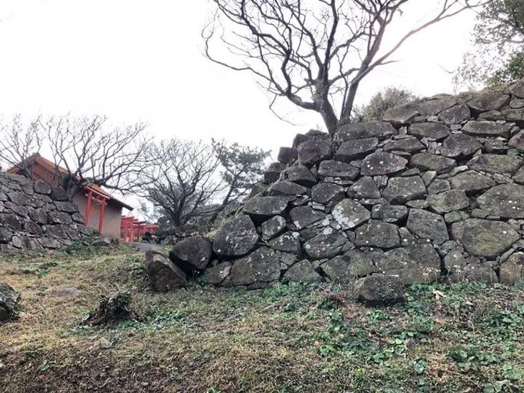 以這規模的小城來說，保存是不錯的了。