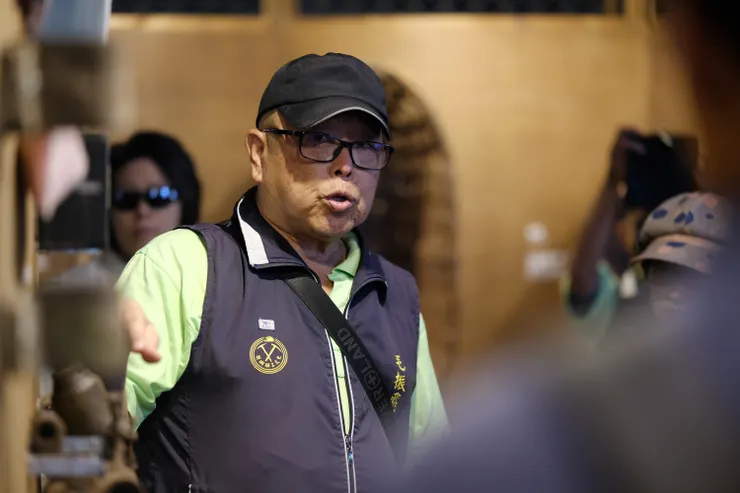 曾為礦工的毛振飛，投身工運多年後，再度投身礦業成為解說員。