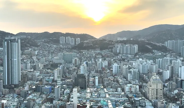 從釜山塔看下去的市景及夕陽