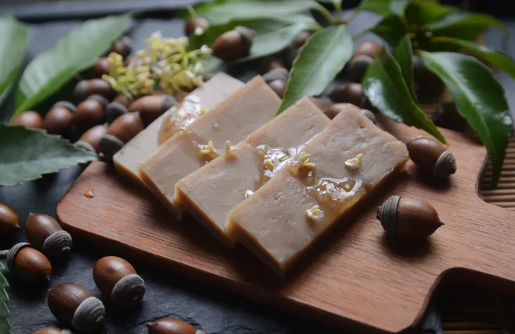 淋上桂花釀的青剛櫟涼粉