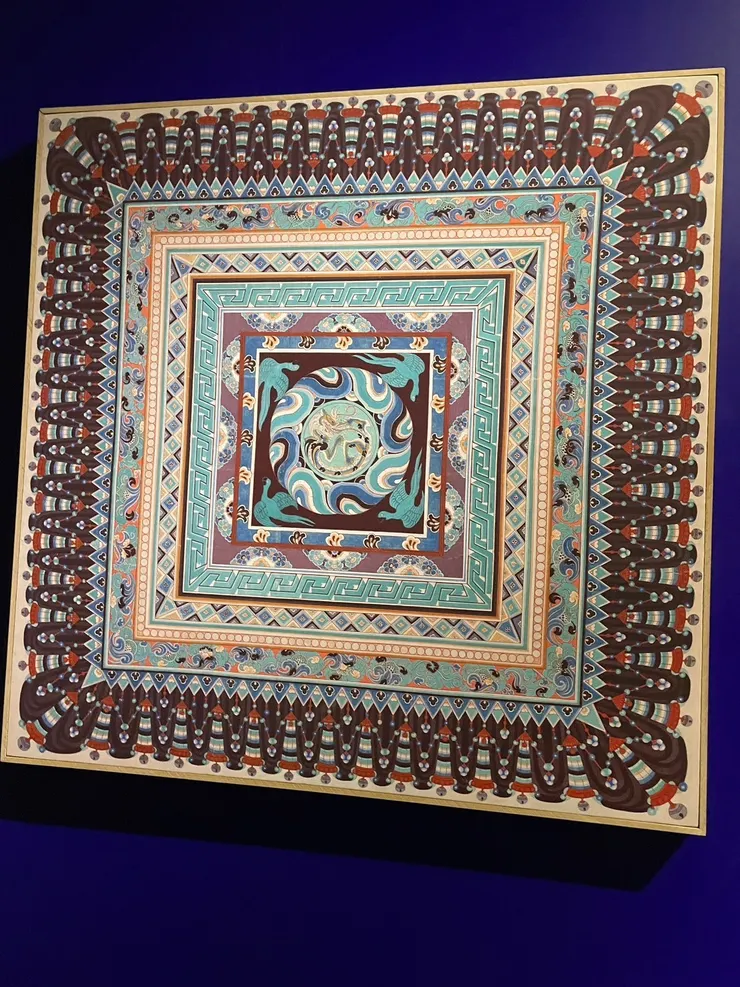 團龍鸚鵡藻井Caisson with Images of Dragons