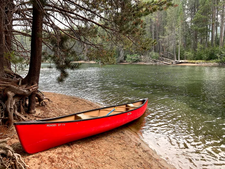 過去每次來這裡都是划獨木舟