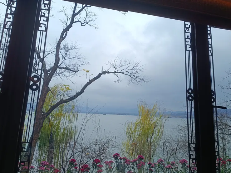 位於西湖天地一間西餐廳，往西湖望，也是很美