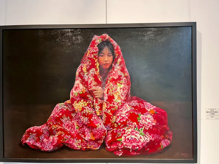 藏在紅花布裡的小時候