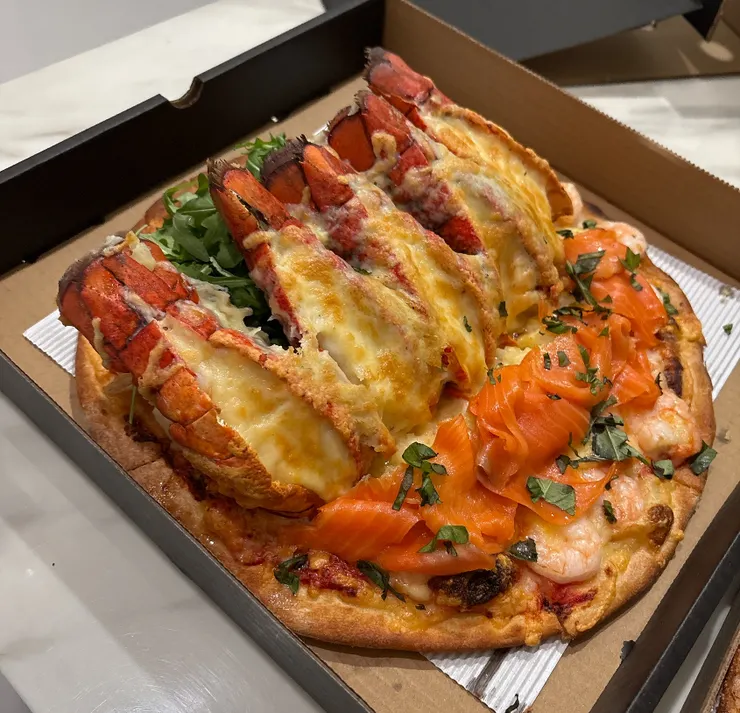 SERPENT 龍蝦5隻+大蝦+燻鮭 CA$120