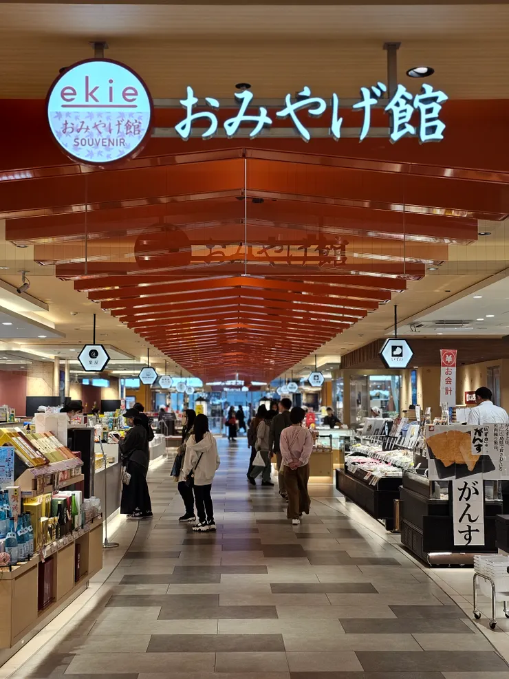 ekie百貨二樓伴手禮商店