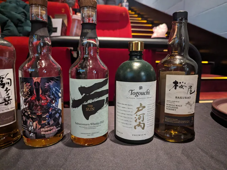 左1: ② 三郎丸 X 女神異聞錄 Persona 001   左2: ① 三郎丸 太陽2023.   左3: ⑧ 戶河內 調和威士忌 Premium 左4: ⑦ 櫻尾 單一麥芽威士忌