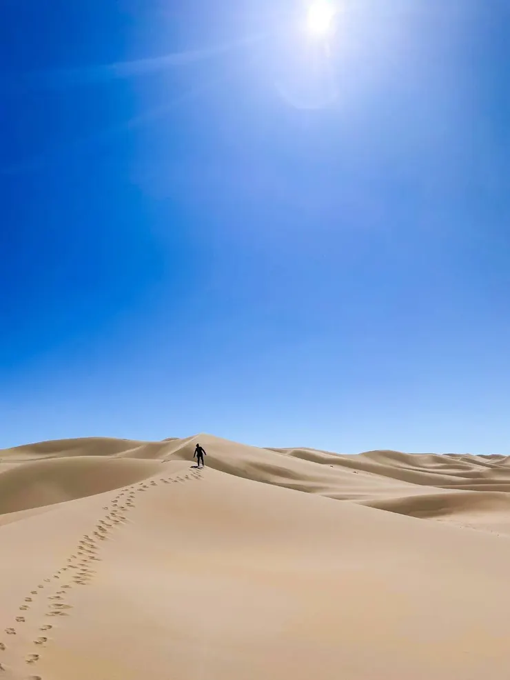 炎熱的高溫無疑是蒙古外景的頭號敵人！