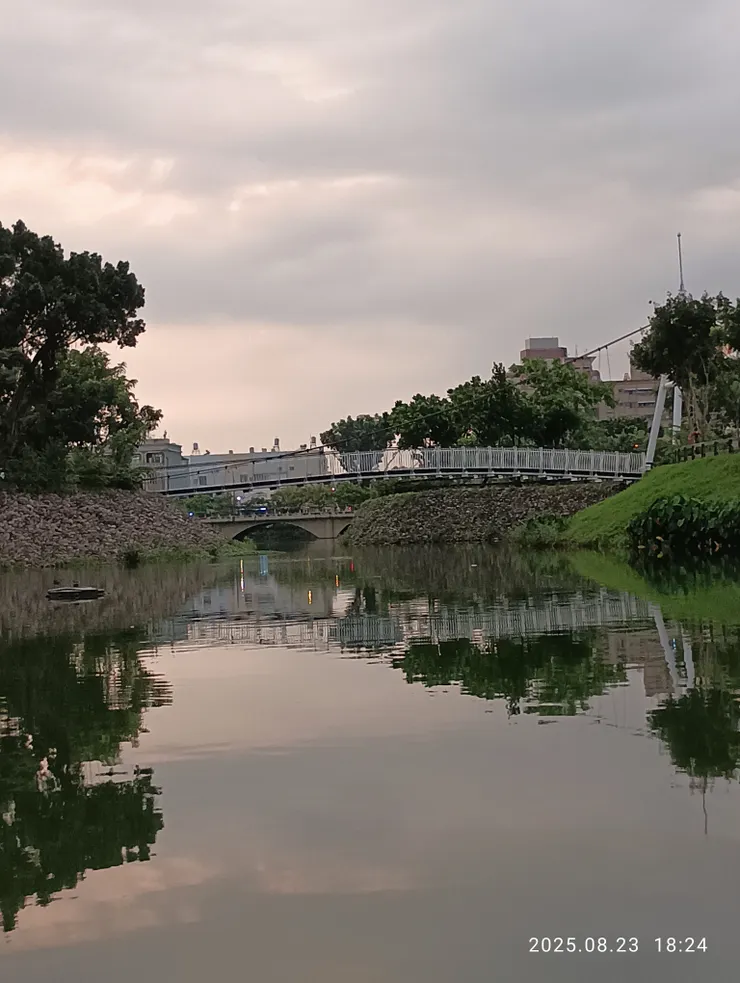 橋空人離足音留