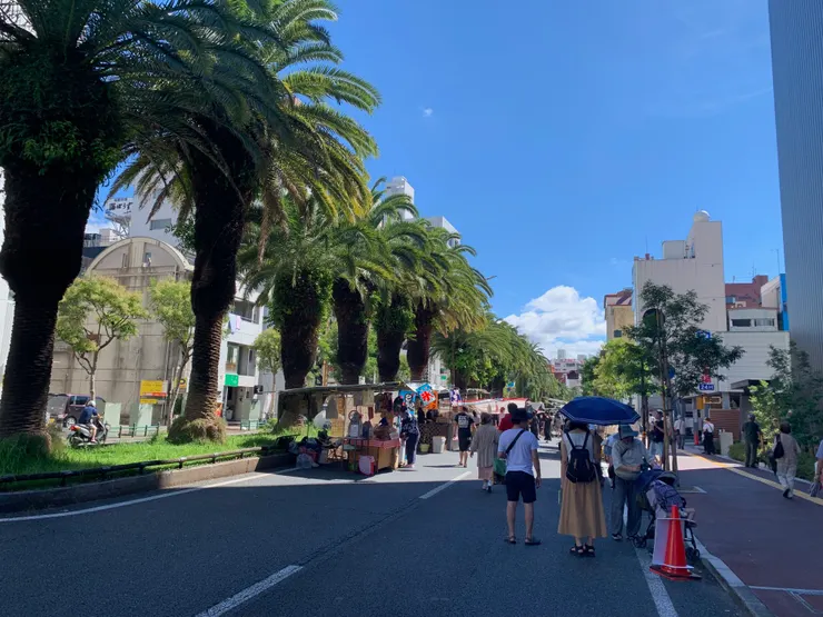 稀稀疏疏的人潮