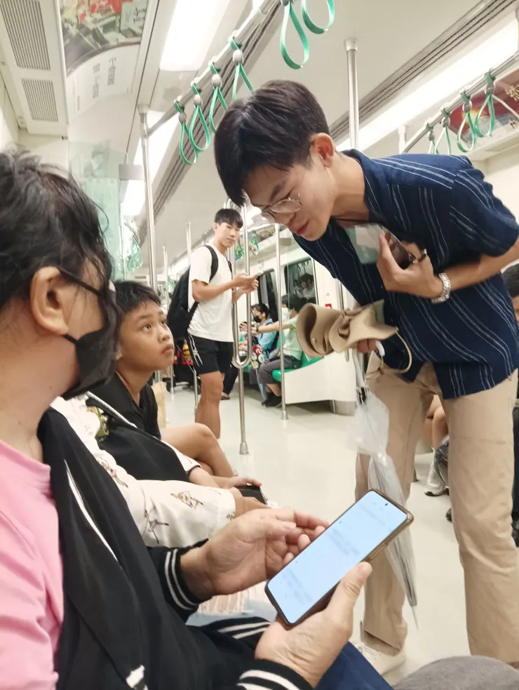 Wecan weshare的負責人直接在高捷上做任務。