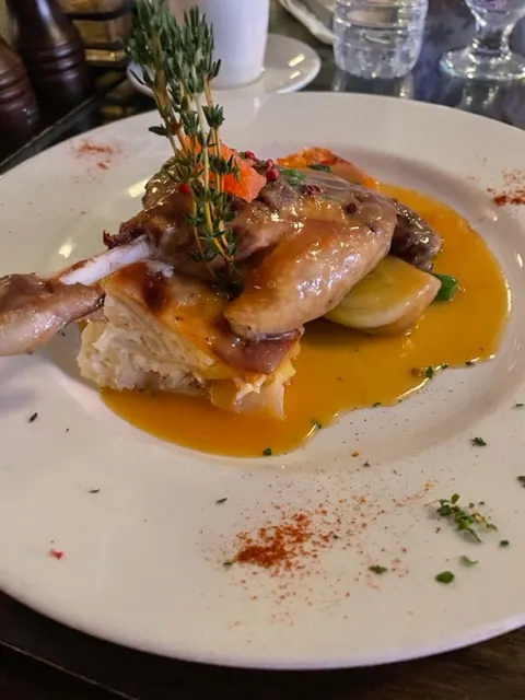 主菜： Duck Leg Confit